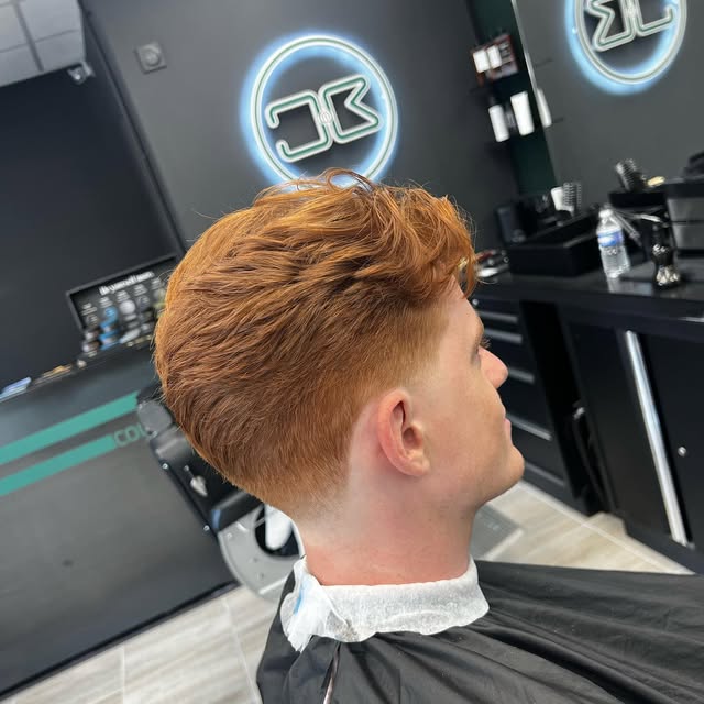 Coloration cuivrée avec dessus relevé, vue de profil