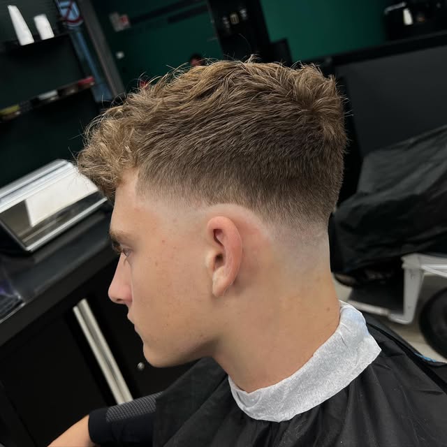 Low fade avec dessus texturé, vue de profil
